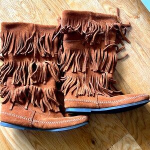 Suede fringe boots. Worn 2-3x. Clearing out closet.